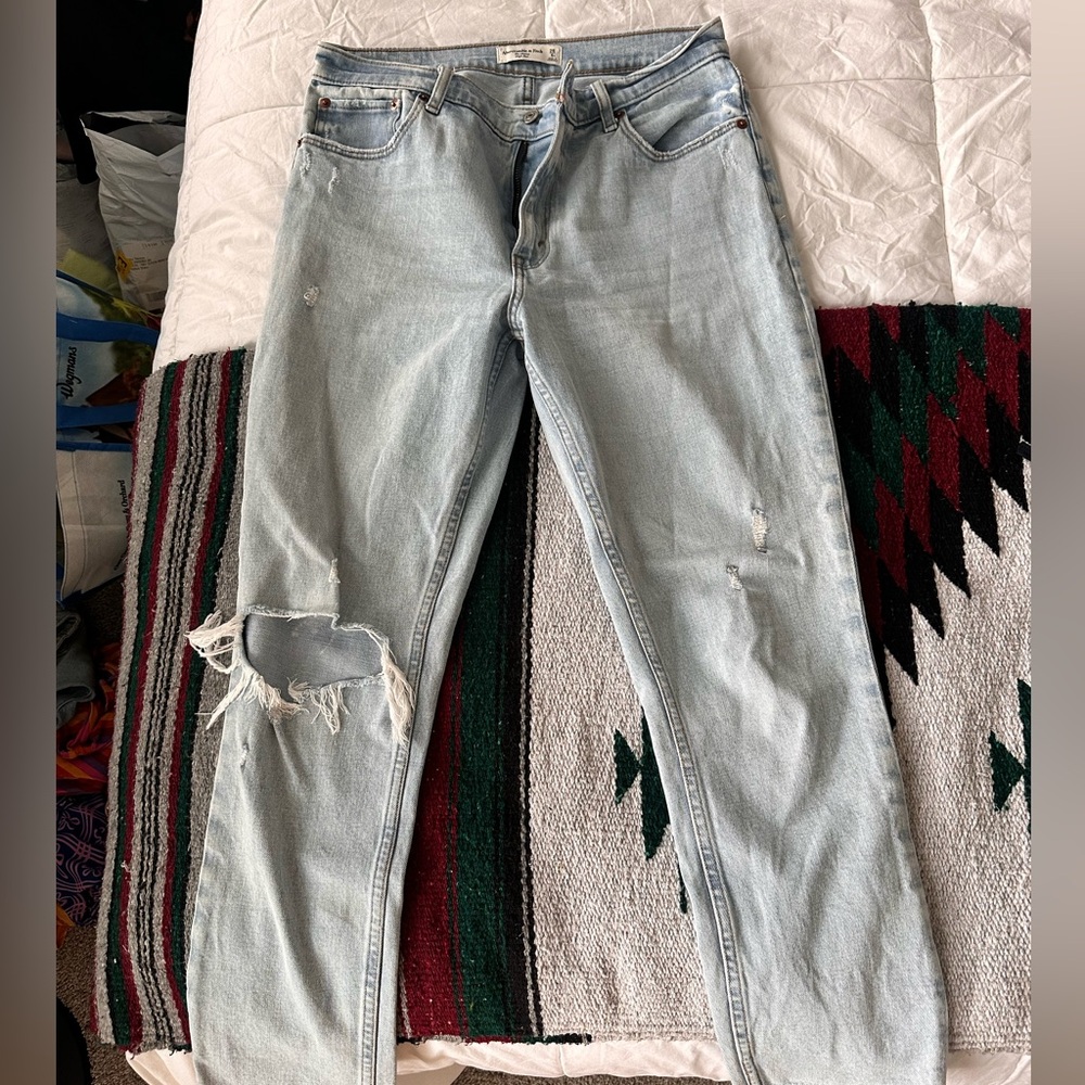 Abercrombie & Fitch light wash distressed high rise ankle jeans, size 28/6
